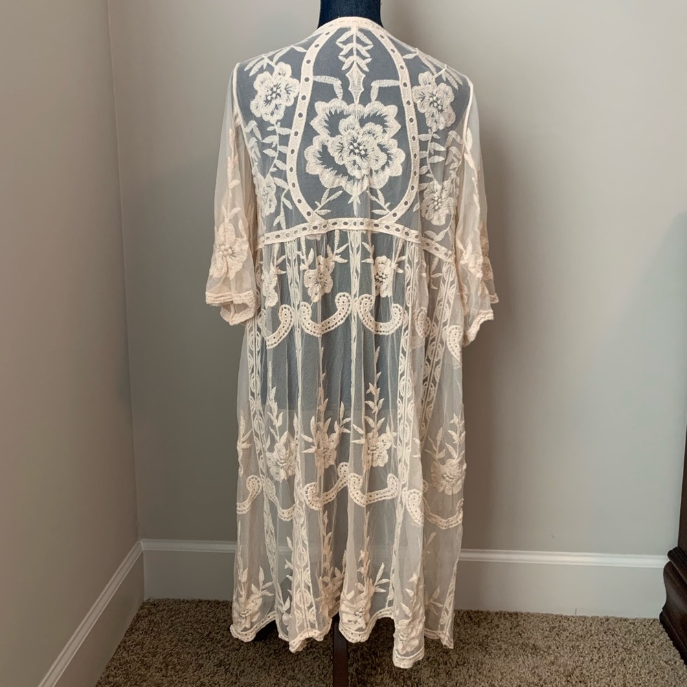 VICI Lace Kimono - Picture 3 of 8